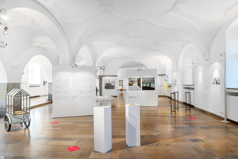 Blick in die Kunstausstellung 2024 im Hofgartensaal