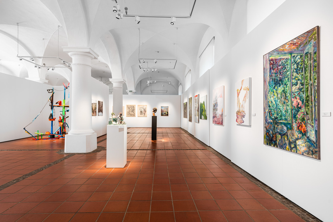 Blickk in die Kunstausstellung im Marstall Kempten